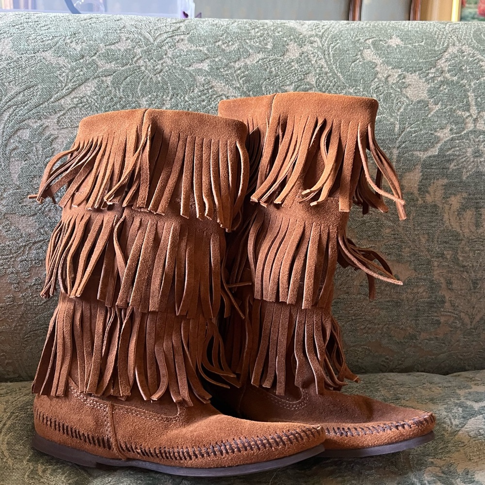 Suede fringe boots never worn size 8